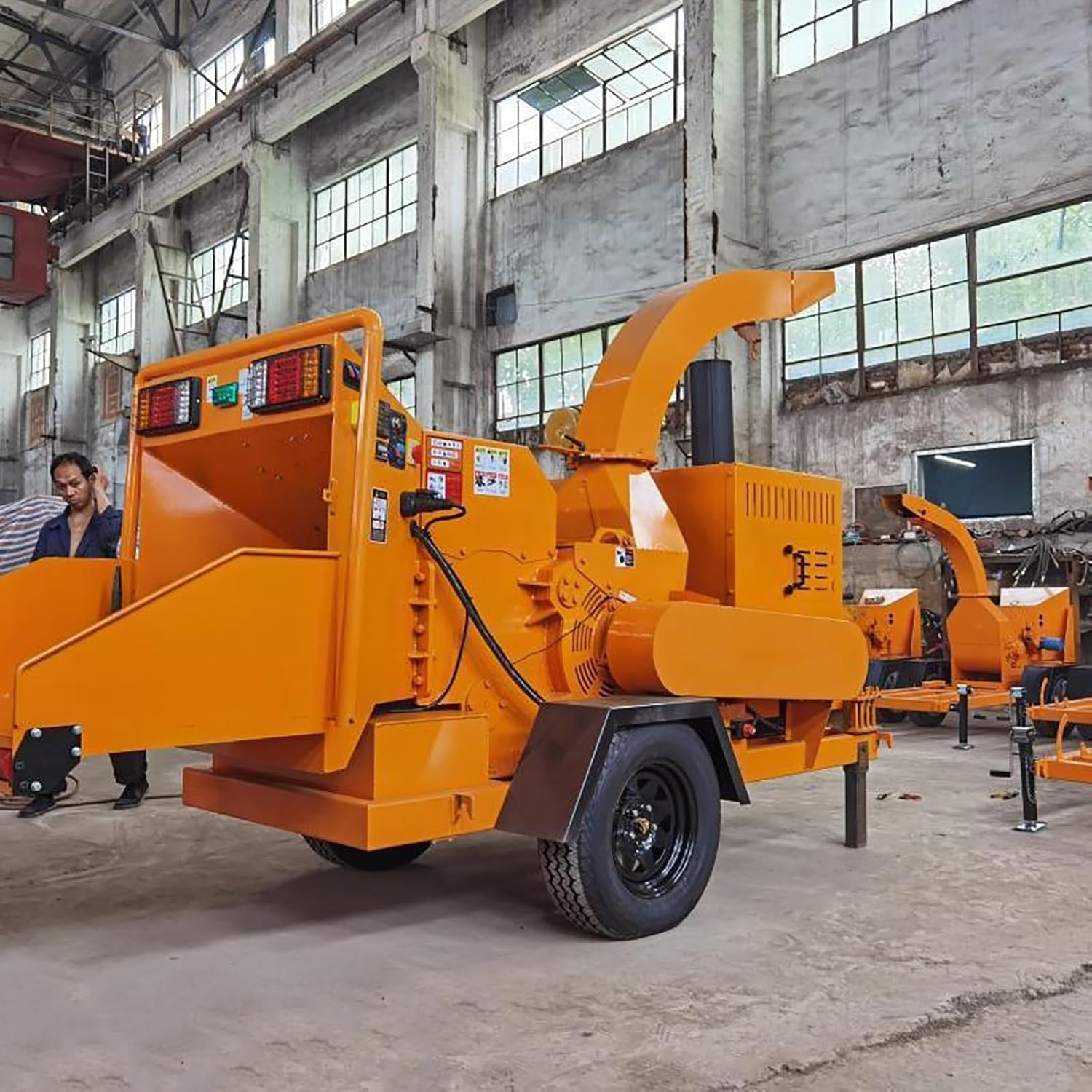 buy towable wood chipper,best towable wood chipper for landscapers,towable wood chipper pros cons,heavy duty wood chipper shredder worth buying,should I buy a towable wood chipper,wood chipper vs leaf shredder unboxing and complete package contents