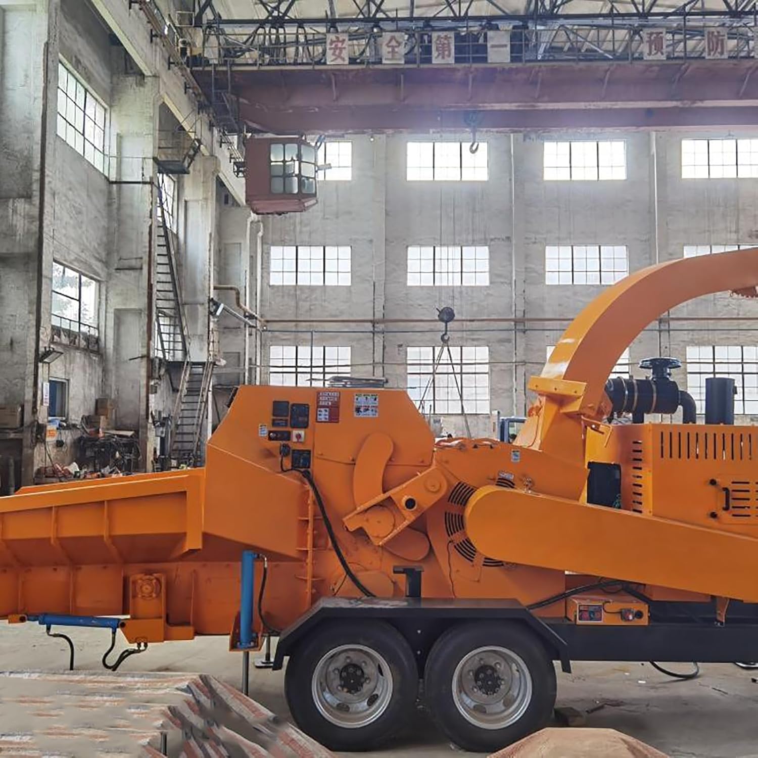 buy towable wood chipper shredder,should I buy a towable wood chipper,towable wood chipper shredder worth buying,best heavy duty garden mulcher,towable wood chipper pros cons,towable chipper vs stationary performance testing and real-world results