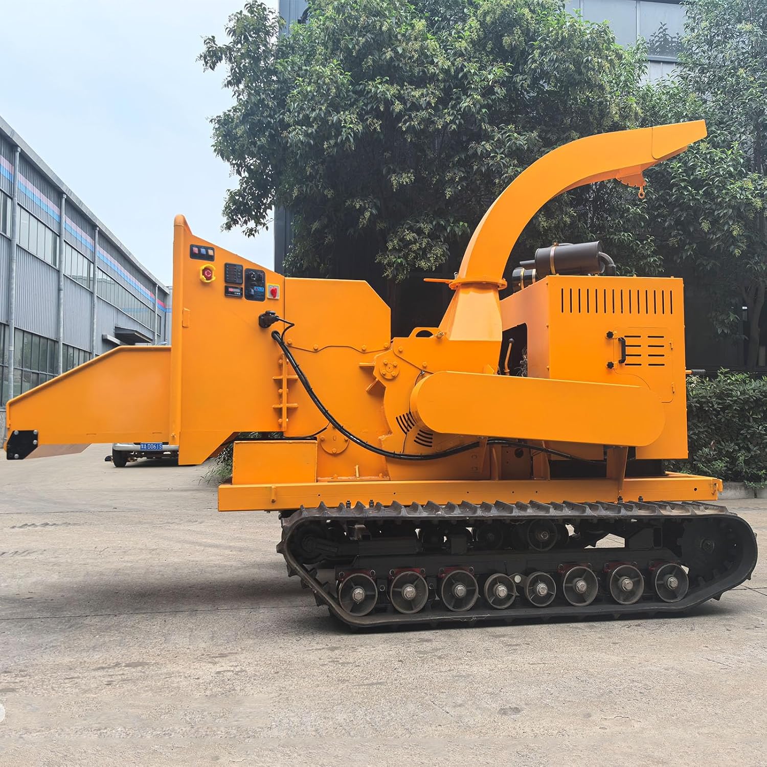 buy tracked wood chipper,heavy duty wood chipper pros cons,electric wood chipper shredder worth buying,best tracked wood chipper for forestry,wood chipper for farm use,should I buy a tracked wood chipper - detailed features and technical specifications