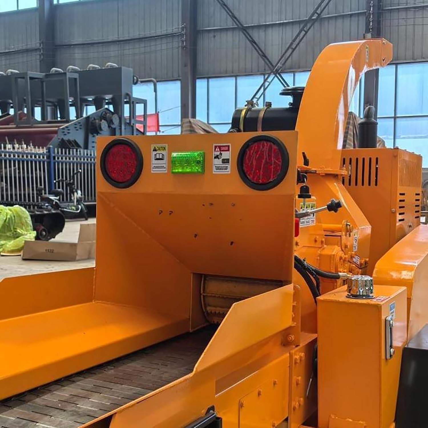 buy tracked wood chipper shredder,professional wood chipper for rough terrain,heavy duty wood chipper for orchards,tracked wood chipper vs towable,best wood shredder machine for forestry,wood chipper worth buying for landscapers unboxing and complete package contents