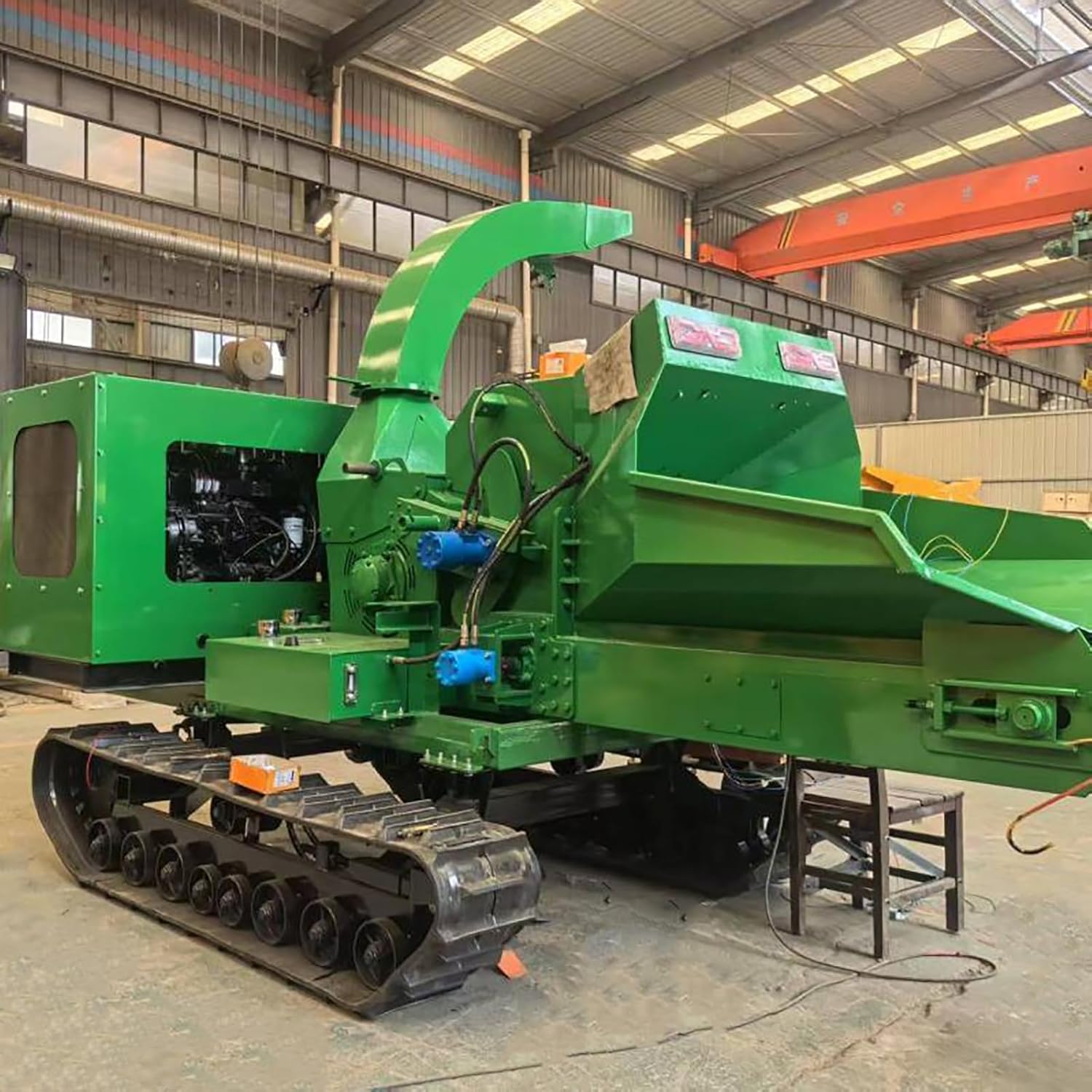 tracked wood chipper shredder heavy duty,should I buy a tracked wood chipper,tracked wood chipper vs wheeled,heavy duty wood chipper shredder pros cons,best wood chipper for forestry,tracked chipper worth it unboxing and complete package contents