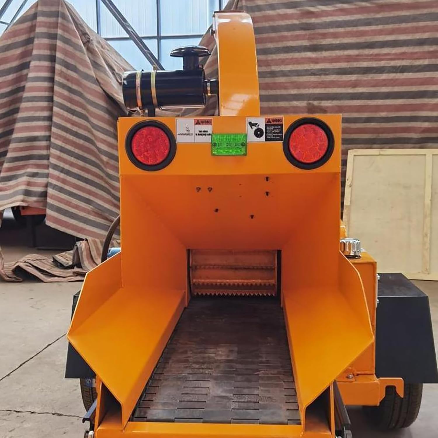 tracked wood chipper shredder heavy duty,should I buy a tracked wood chipper,tracked wood chipper vs wheeled,heavy duty wood chipper shredder pros cons,best wood chipper for forestry,tracked chipper worth it performance testing and real-world results